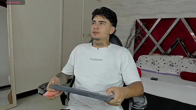 JamesDeker online show from October 24, 2025, 8:05 pm