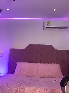 Velveet x online show from November 13, 2025, 11:42 am