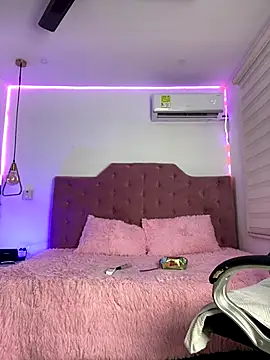 Velveet x online show from November 24, 2025, 11:32 am