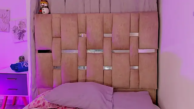 JulianaCarter online show from December 14, 2025, 8:13 pm