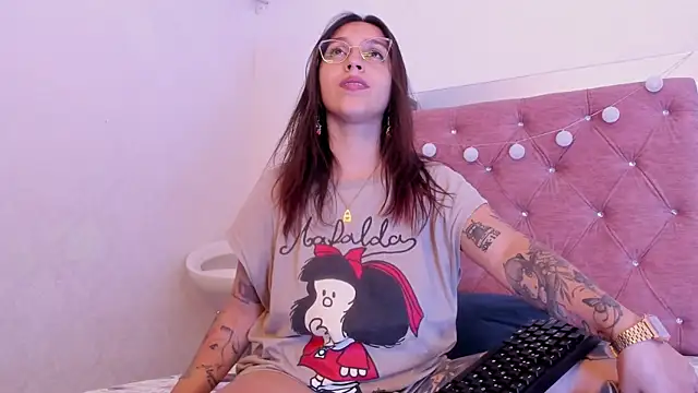 JulianaCarter online show from May 19, 2026, 7:42 pm