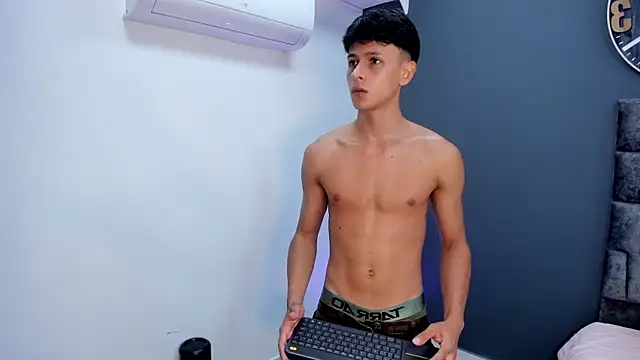 stephane rouss online show from November 4, 2025, 9:36 pm