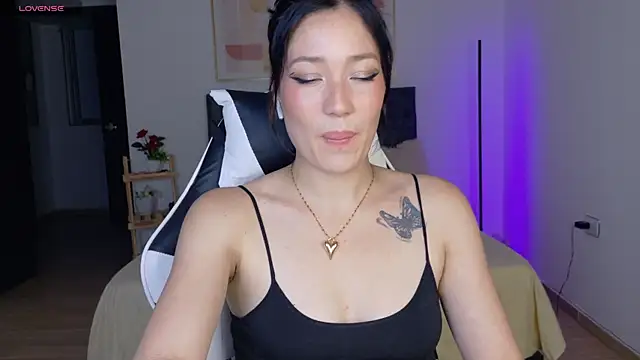 Eliih 01 online show from October 21, 2025, 3:18 am