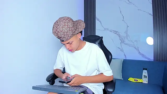 Snapshot of ThiagoCollin chatting on September 8, 2025, 8:19 pm ThiagoCollin online show from September 8, 2025, 8:19 pm