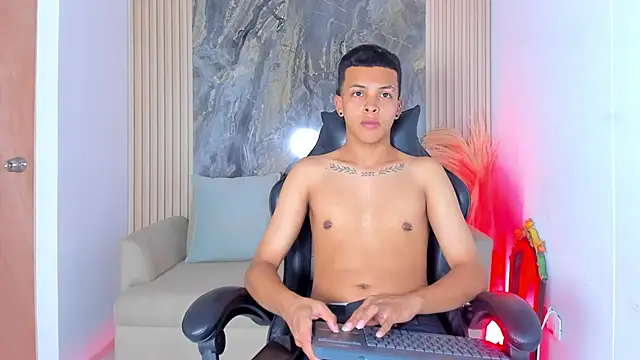 Snapshot of ThiagoCollin chatting on September 15, 2025, 9:48 pm ThiagoCollin online show from September 15, 2025, 9:48 pm