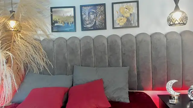 Dark nina  online show from December 5, 2025, 3:26 am