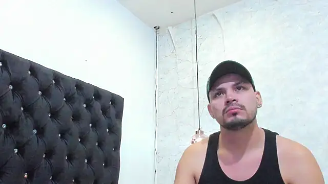 Snapshot of AndresSterling_ chatting on October 3, 2025, 11:13 pm AndresSterling online show from October 3, 2025, 11:13 pm