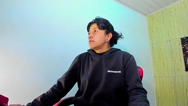 Raven Rouge  online show from October 22, 2025, 4:13 am