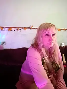 Snapshot of XHelenaX90 chatting on November 13, 2025, 8:08 pm XHelenaX90 online show from November 13, 2025, 8:08 pm