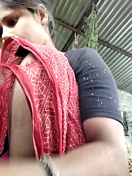 Hot-ilaiy online show from October 27, 2025, 3:32 am