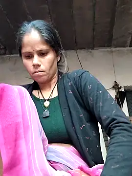 Hot-ilaiy online show from November 29, 2025, 2:25 am