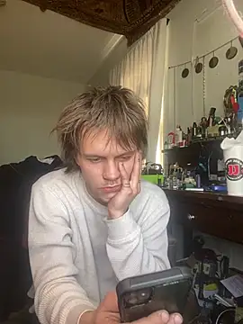 XanderOzzz online show from March 25, 2026, 2:56 pm