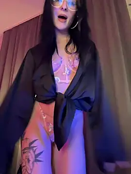 bigJuicyPussy online show from January 14, 2026, 1:28 pm