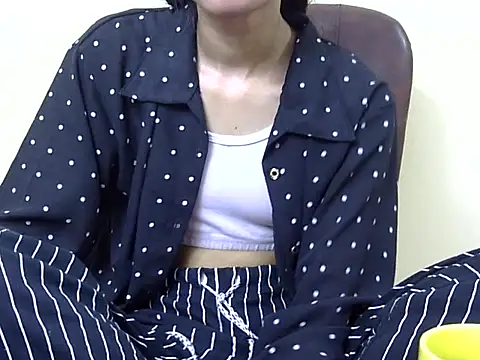 smallcuute online show from October 30, 2025, 6:52 pm