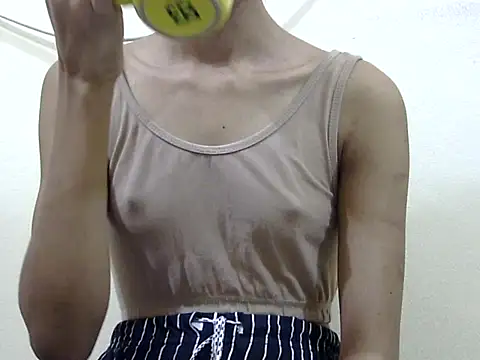 smallcuute online show from December 15, 2025, 8:57 pm