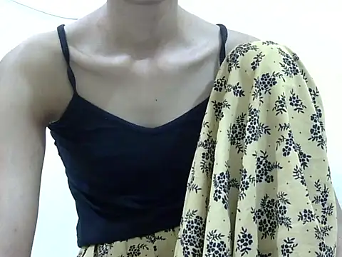 smallcuute online show from December 16, 2025, 9:09 pm