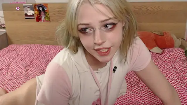 Snapshot of triplebakaaa chatting on November 22, 2025, 9:36 pm triplebakaaa online show from November 22, 2025, 9:36 pm