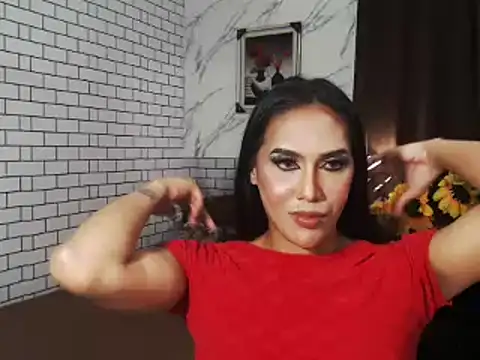 Snapshot of Latinahugecock chatting on October 1, 2025, 2:56 pm Latinahugecock online show from October 1, 2025, 2:56 pm
