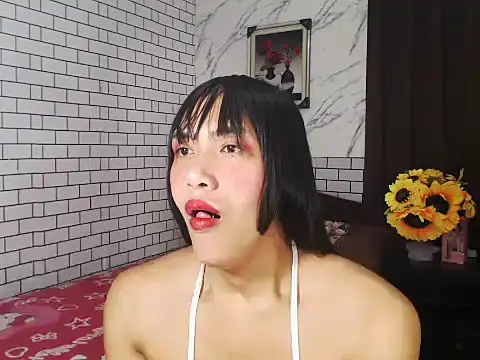 Snapshot of Latinahugecock chatting on October 16, 2025, 5:52 am Latinahugecock online show from October 16, 2025, 5:52 am