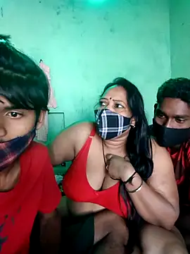 Snapshot of LoveOnStream chatting on October 15, 2025, 4:01 am LoveOnStream online show from October 15, 2025, 4:01 am