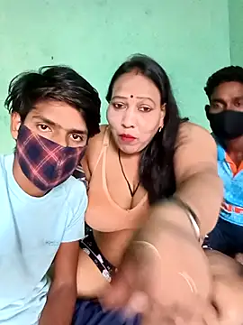 Snapshot of LoveOnStream chatting on October 19, 2025, 11:22 am LoveOnStream online show from October 19, 2025, 11:22 am