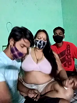 Snapshot of LoveOnStream chatting on October 20, 2025, 11:49 pm LoveOnStream online show from October 20, 2025, 11:49 pm