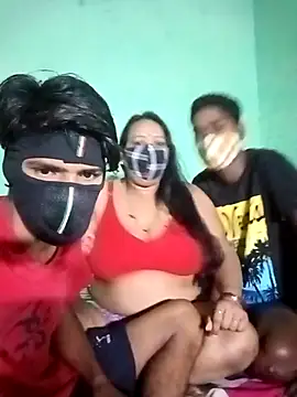 Snapshot of LoveOnStream chatting on October 24, 2025, 12:08 am LoveOnStream online show from October 24, 2025, 12:08 am