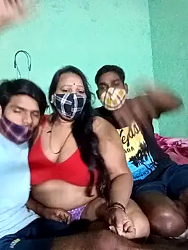 Snapshot of LoveOnStream chatting on October 24, 2025, 12:12 pm LoveOnStream online show from October 24, 2025, 12:12 pm