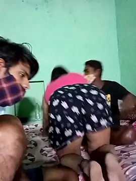 Snapshot of LoveOnStream chatting on October 25, 2025, 1:18 pm LoveOnStream online show from October 25, 2025, 1:18 pm