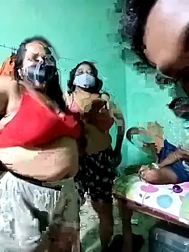 Snapshot of LoveOnStream chatting on November 1, 2025, 2:08 pm LoveOnStream online show from November 1, 2025, 2:08 pm