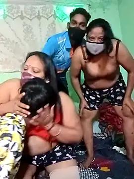 Snapshot of LoveOnStream chatting on November 23, 2025, 4:45 am LoveOnStream online show from November 23, 2025, 4:45 am