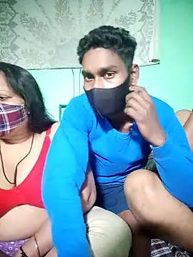 Snapshot of LoveOnStream chatting on November 24, 2025, 5:01 pm LoveOnStream online show from November 24, 2025, 5:01 pm