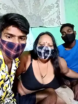 Snapshot of LoveOnStream chatting on November 26, 2025, 7:20 am LoveOnStream online show from November 26, 2025, 7:20 am