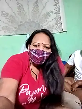 Snapshot of LoveOnStream chatting on November 28, 2025, 12:57 am LoveOnStream online show from November 28, 2025, 12:57 am