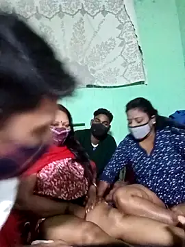 Snapshot of LoveOnStream chatting on November 30, 2025, 12:20 pm LoveOnStream online show from November 30, 2025, 12:20 pm