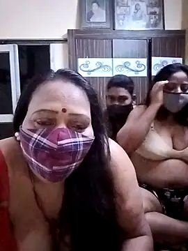 Snapshot of LoveOnStream chatting on February 1, 2026, 1:59 am LoveOnStream online show from February 1, 2026, 1:59 am