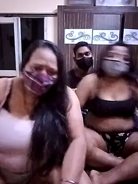 Snapshot of LoveOnStream chatting on February 3, 2026, 3:04 am LoveOnStream online show from February 3, 2026, 3:04 am