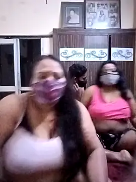 Snapshot of LoveOnStream chatting on February 3, 2026, 12:10 pm LoveOnStream online show from February 3, 2026, 12:10 pm