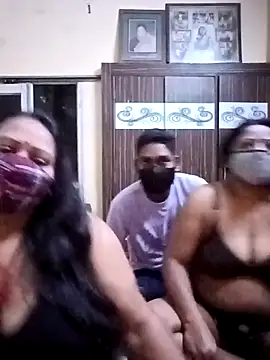 Snapshot of LoveOnStream chatting on February 8, 2026, 2:26 am LoveOnStream online show from February 8, 2026, 2:26 am