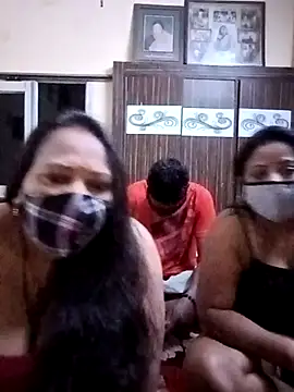 Snapshot of LoveOnStream chatting on February 9, 2026, 11:53 pm LoveOnStream online show from February 9, 2026, 11:53 pm