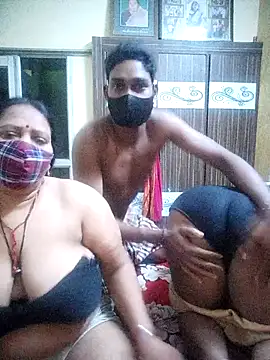 Snapshot of LoveOnStream chatting on February 15, 2026, 7:51 am LoveOnStream online show from February 15, 2026, 7:51 am