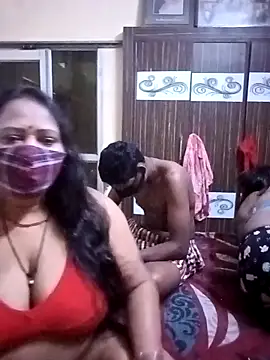 Snapshot of LoveOnStream chatting on February 16, 2026, 4:30 am LoveOnStream online show from February 16, 2026, 4:30 am