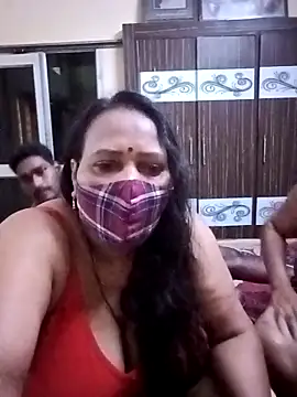 Snapshot of LoveOnStream chatting on February 19, 2026, 6:53 am LoveOnStream online show from February 19, 2026, 6:53 am