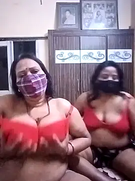 Snapshot of LoveOnStream chatting on February 21, 2026, 3:02 pm LoveOnStream online show from February 21, 2026, 3:02 pm