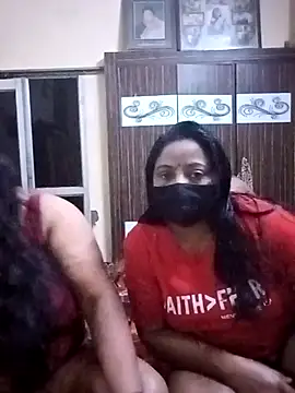 Snapshot of LoveOnStream chatting on February 25, 2026, 11:47 pm LoveOnStream online show from February 25, 2026, 11:47 pm