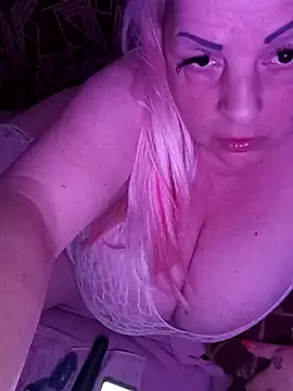 Snapshot of AnnStefani@xh chatting on April 27, 2026, 4:27 pm AnnStefanixh online show from April 27, 2026, 4:27 pm