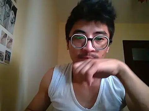 Snapshot of Lokomo32 chatting on May 9, 2026, 3:28 pm Lokomo32 online show from May 9, 2026, 3:28 pm
