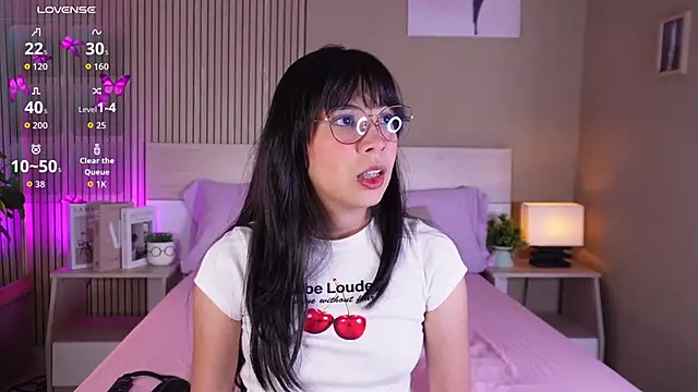 aprilqueenie online show from May 26, 2026, 7:54 pm