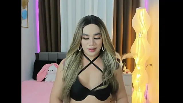 Malia Nicole online show from October 16, 2025, 4:30 pm