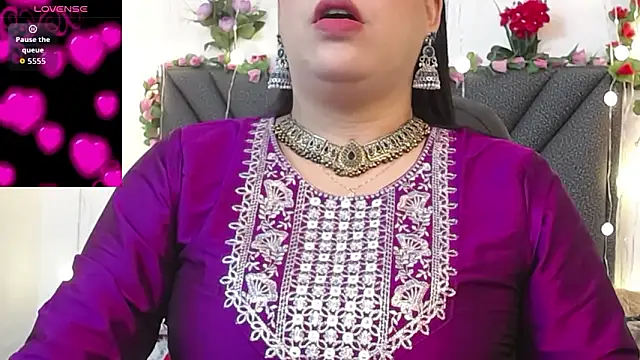 IndraKaur  online show from February 12, 2026, 12:33 pm
